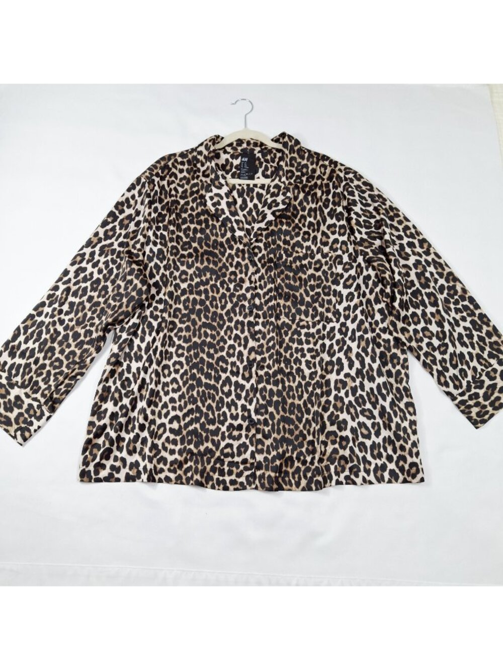 Womens H&M Animal Print XXL Soft Satin Button Down Blouse Relaxed Fit Loungewear